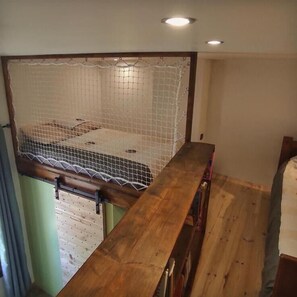 Phòng dành cho gia đình, quang cảnh thành phố | Trang trí khác biệt, trang bị nội thất với thiết kế riêng biệt 