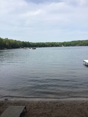 Beach nearby, sun-loungers - Kelly Lake Cabin with beautiful sand beach (Suring)