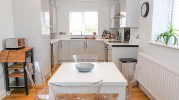 ์ฝํฐ์ง | ์ ์ฉ ์ฃผ๋ฐฉ | ๋์ฅ๊ณ , ์๊ธฐ ์ธ์ฒ๊ธฐ, ์ ๊ธฐ ์ฃผ์ ์, ํ ์คํฐ