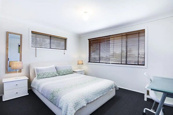 Basic Room, 1 Queen Bed | 1 bedroom, laptop workspace, iron/ironing board, bed sheets