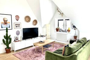 Basic-Apartment, Mehrere Betten | Wohnzimmer