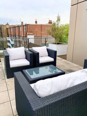 Basic Apartment, Multiple Beds | Balcony - Gorgeous 2 Bedroom Apartment Near Clapham Common (London)