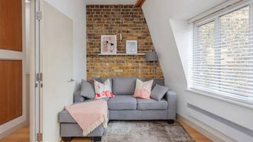 Basic Apartment, 1 King Bed | Living room | TV