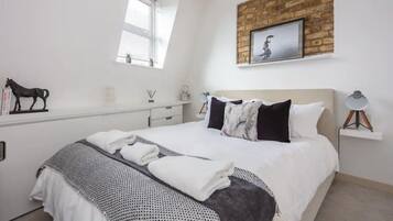 Basic-Apartment, 1 King-Bett | 1 Schlafzimmer, Bügeleisen/Bügelbrett, Bettwäsche