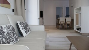 44-inch Smart TV with digital channels, TV - Azahar Beach Apartments (Alcala de Xivert)