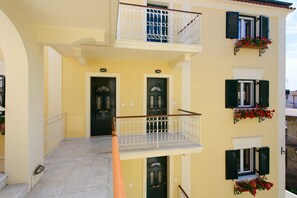 Front of property - Filoxenia Kirki apartments (Corfu)