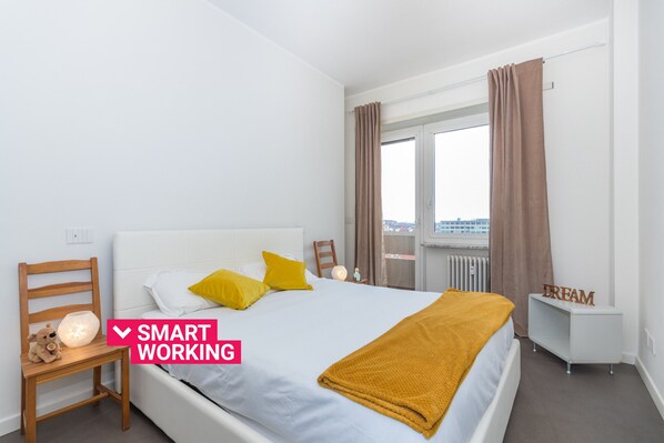 1 habitación, tabla de planchar con plancha, wifi gratis y ropa de cama 