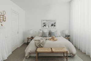 5 bedrooms, iron/ironing board, WiFi, bed sheets - Sandy Point Beach House - On The Waterfront.  Mid Week Stay Special Is Now On. (Corlette)