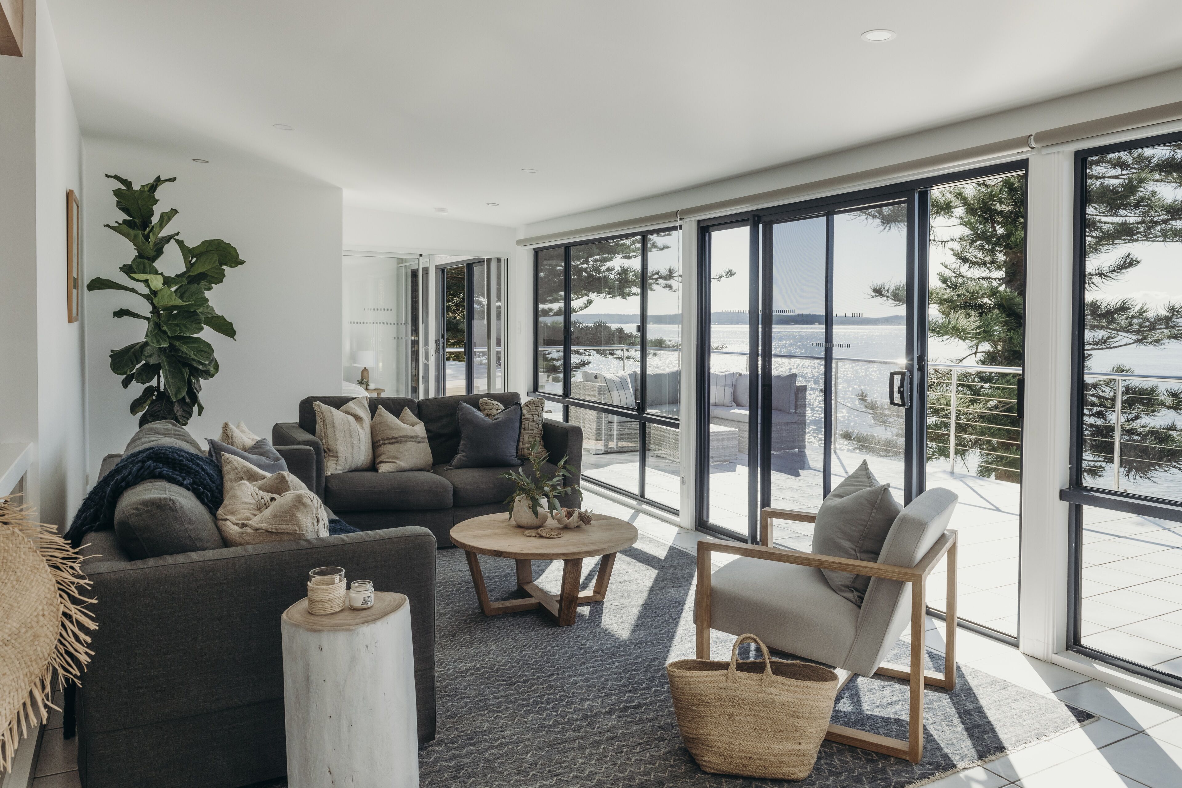 Smart TV, table tennis, books