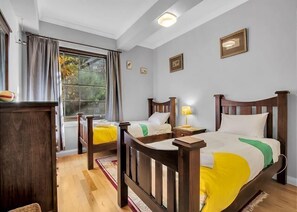 5 camere, ferro/asse da stiro