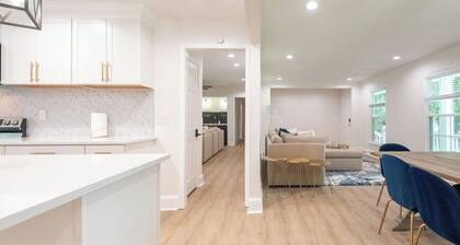 Stunning Updated 3BR 2BA Mint Hill retreat near all that Charlotte has to offer!