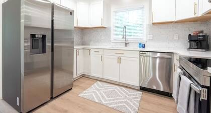 Stunning Updated 3BR 2BA Mint Hill retreat near all that Charlotte has to offer!