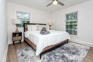 3 soverom, strykejern/-brett, reiseseng for barn og wi-fi (inkludert)