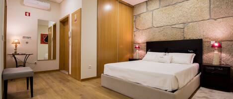 1 soverom, strykejern/-brett, internettilgang og sengetøy