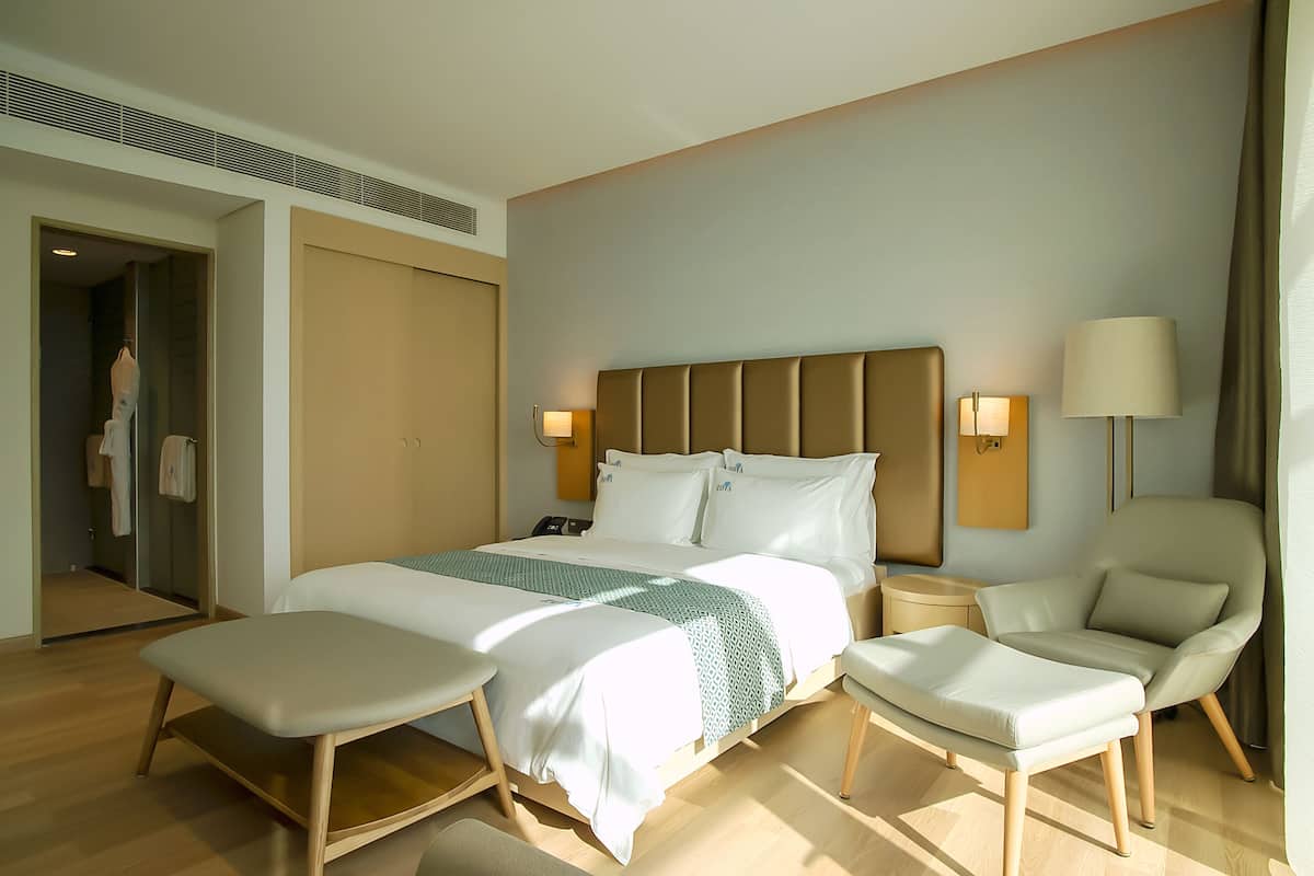 1 bedroom, premium bedding, minibar, in-room safe