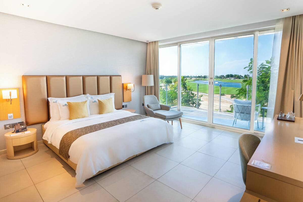 ห้องพรีเมียม | เครื่องนอนระดับพรีเมียม, มินิบาร์, ตู้นิรภัยในห้องพัก, โต๊ะทำงาน