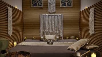 Couples treatment room(s), sauna, hot tub, steam room