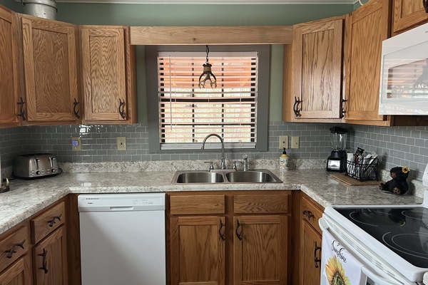 Køleskab, mikrobølgeovn, ovn, kogeplade