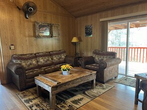 Smart TV - Cozy 2BR/1B cabin overlooking a beautiful creek with access to Catoosa WMA. (Rockwood)