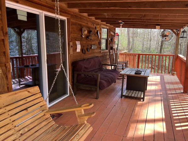 Terrace/patio - Cozy 2BR/1B cabin overlooking a beautiful creek with access to Catoosa WMA. (Rockwood)