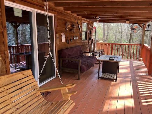 Cozy 2BR/1B cabin overlooking a beautiful creek with access to Catoosa WMA.