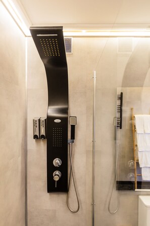 Studio, City View | Bathroom | Shower, rainfall showerhead, hair dryer, towels