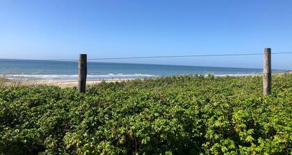 15-minute bike ride from the sea! Lovely vacation bungalow with spacious garden.