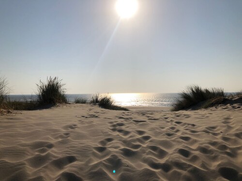 15-minute bike ride from the sea! Lovely vacation bungalow with spacious garden.