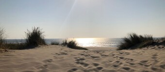 15-minute bike ride from the sea! Lovely vacation bungalow with spacious garden.