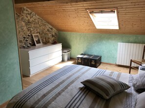 4 bedrooms, desk, iron/ironing board, free WiFi - Charming renovated village house Camurac Aude Ariège Ax Pyrenees*** resort view (Camurac)