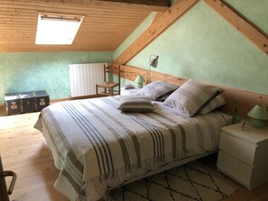 4 bedrooms, desk, iron/ironing board, free WiFi - Charming renovated village house Camurac Aude Ariège Ax Pyrenees*** resort view (Camurac)