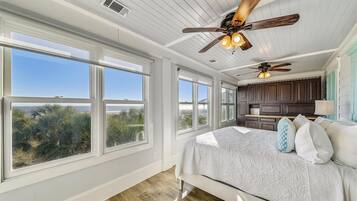 6 bedrooms, desk, iron/ironing board, internet