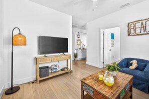 Una Smart TV, una oficina