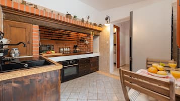 Frigorífic, microones, forn i placa de cuina