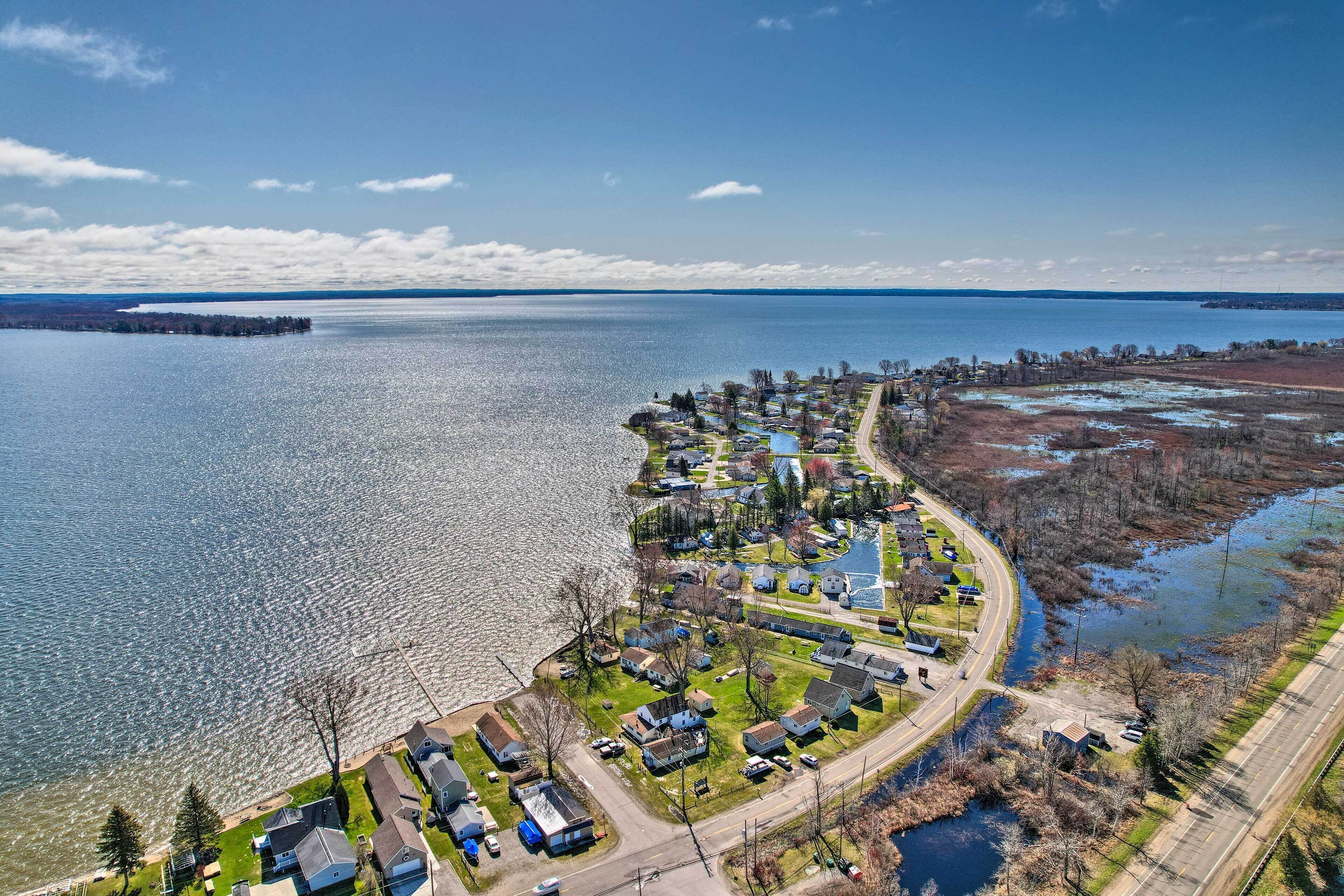 NEW! Houghton Lake Cabin w/ Private Resort Beach! in Houghton Lake, United States