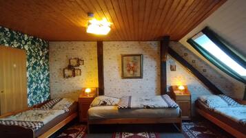 1 dormitorio, tabla de planchar con plancha, wifi gratis y ropa de cama