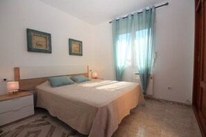 3 bedrooms, iron/ironing board, WiFi