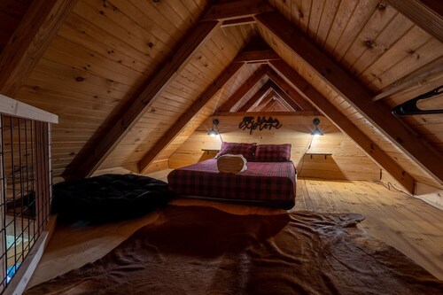 Rustic Pines Cabin | Peaceful, Classic Cabin Near Brevard