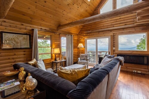 Mountain View Sanctuary | Pet-Friendly Log Cabin with Long Range Views in Weaverville