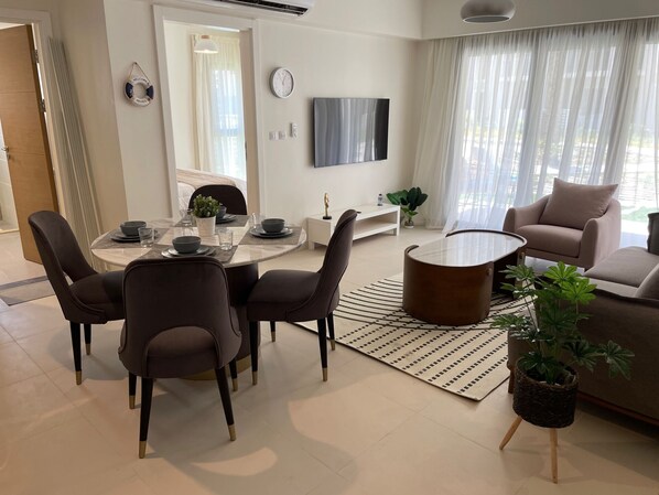 Appartement Élite | Aire de séjour | Téléviseur