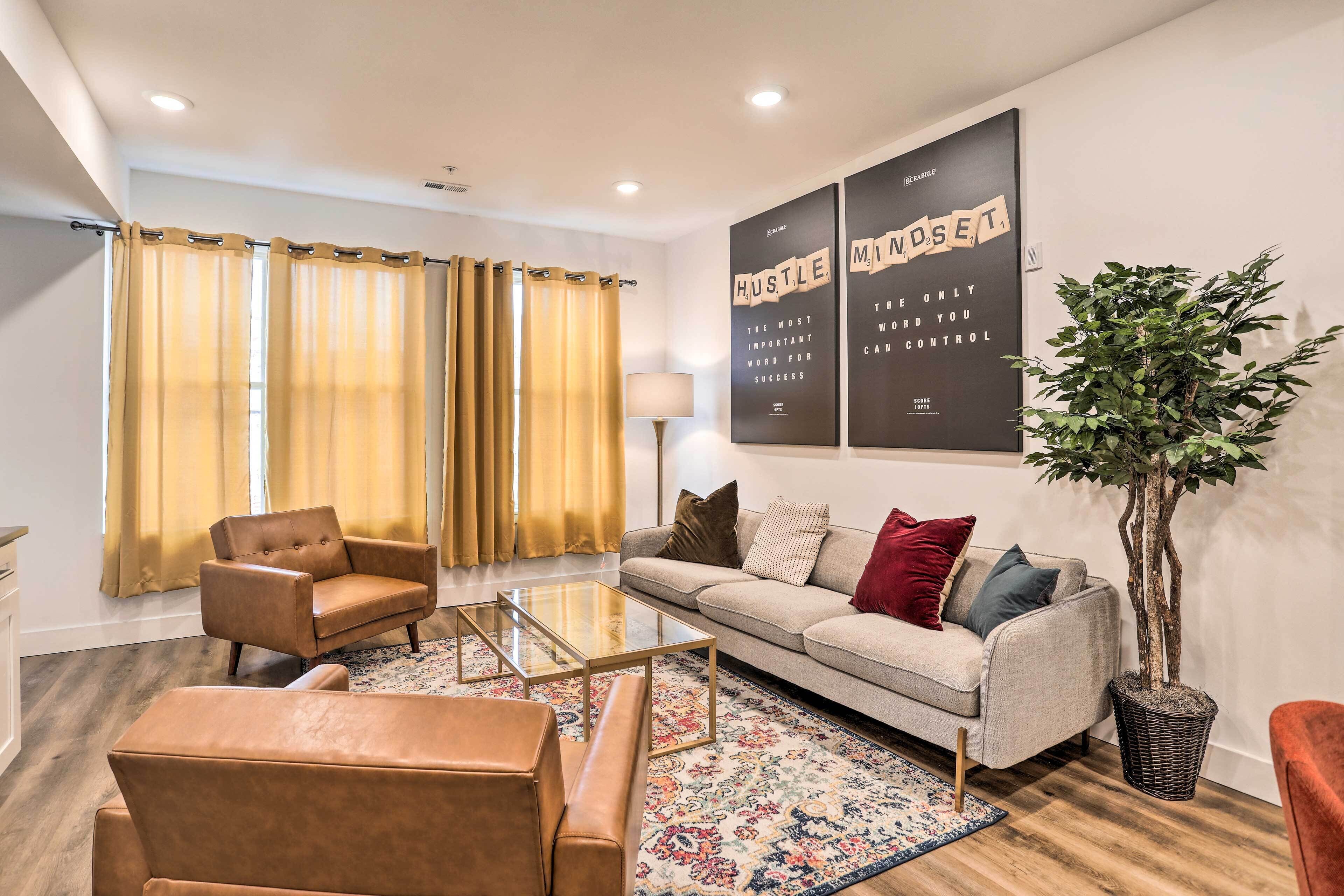 Trendy Apt w/ Laundry Machines < 3 Mi to Dtwn