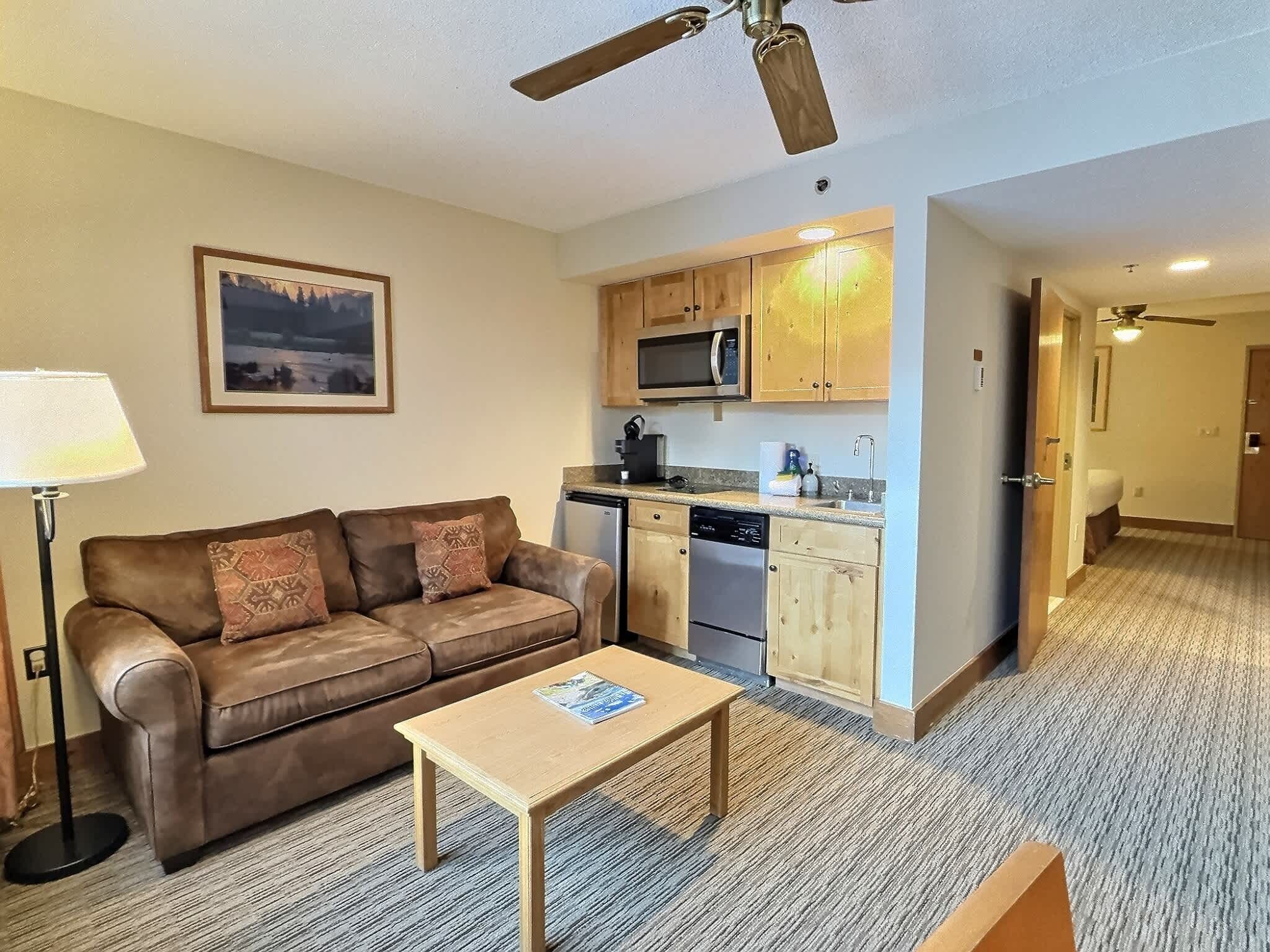 Televisión y oficina 