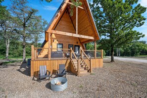 Exterior - LUXURY 1 Bedroom A-Frame mins to Broken Bow Lake! (Broken Bow)