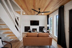 TV - “Elk” High LUXE 1 Bedroom A-Frame, The Alps of Hochatown (Broken Bow)