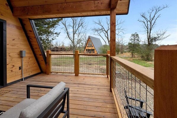 Terrace/patio - “Elk” High LUXE 1 Bedroom A-Frame, The Alps of Hochatown (Broken Bow)
