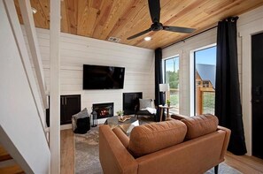 TV - 1 Bedroom LUXE A-Frame Cabin, Minutes to Broken Bow Lake! (Broken Bow)