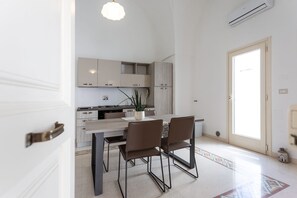Basic Apartment | Private kitchen - La Dimora di Giorgio & Silene La Principessa (Matino)