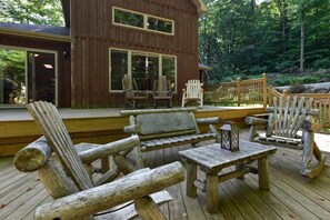 Terrace/patio - Modern Home in the Mountains- within walking distance to ski slopes! (Somerset)