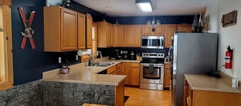 Modern Home in the Mountains- within walking distance to ski slopes!