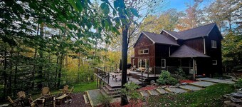 Modern Home in the Mountains- within walking distance to ski slopes!